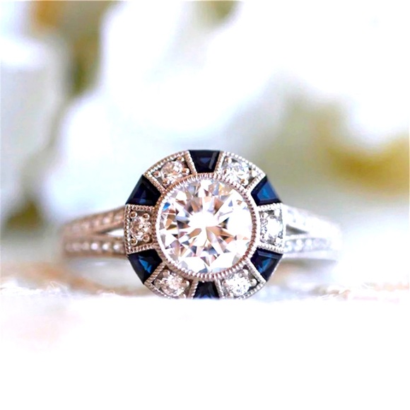 Jewelry - 🎉HP!!🎉 New Art Deco Ring